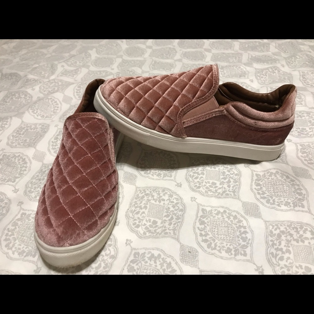 Size 7.5 Steve Madden blush pink velvet flats
